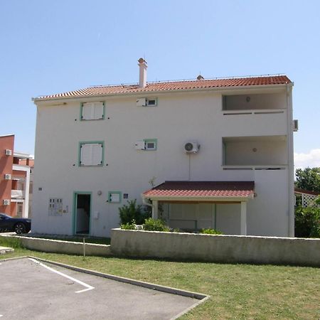 Apartments Knezevic Baška Екстериор снимка