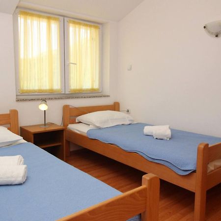 Apartments Knezevic Baška Екстериор снимка